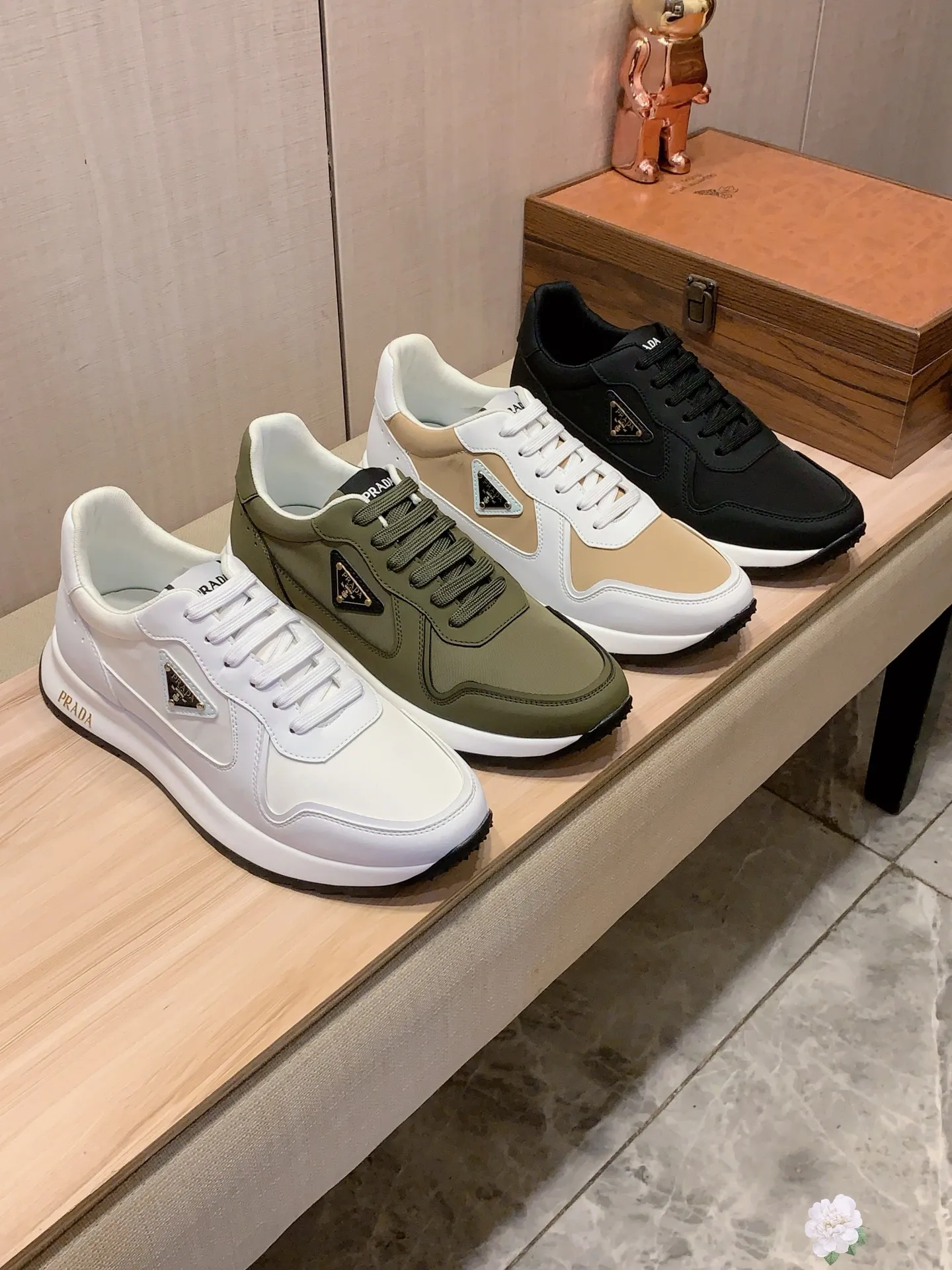 Men's men's shoes💰460💰💰🎩🎩[Lightning][Lightning] "PRADA*" The latest and most popular casual shoes, top brand [seduce] luxury ~ purchasing agency, top ~ quality. [Strong] The upper is made of imported breathable cowhide with material ➕ breathable sheepskin feet (•) and fine workmanship. The original stylish and stylish soft rubber wear-resistant and non-slip outsole is light and comfortable on the feet. The real thing looks better when photographed in person. 0121: code: 38-44, 4️⃣ colors selected